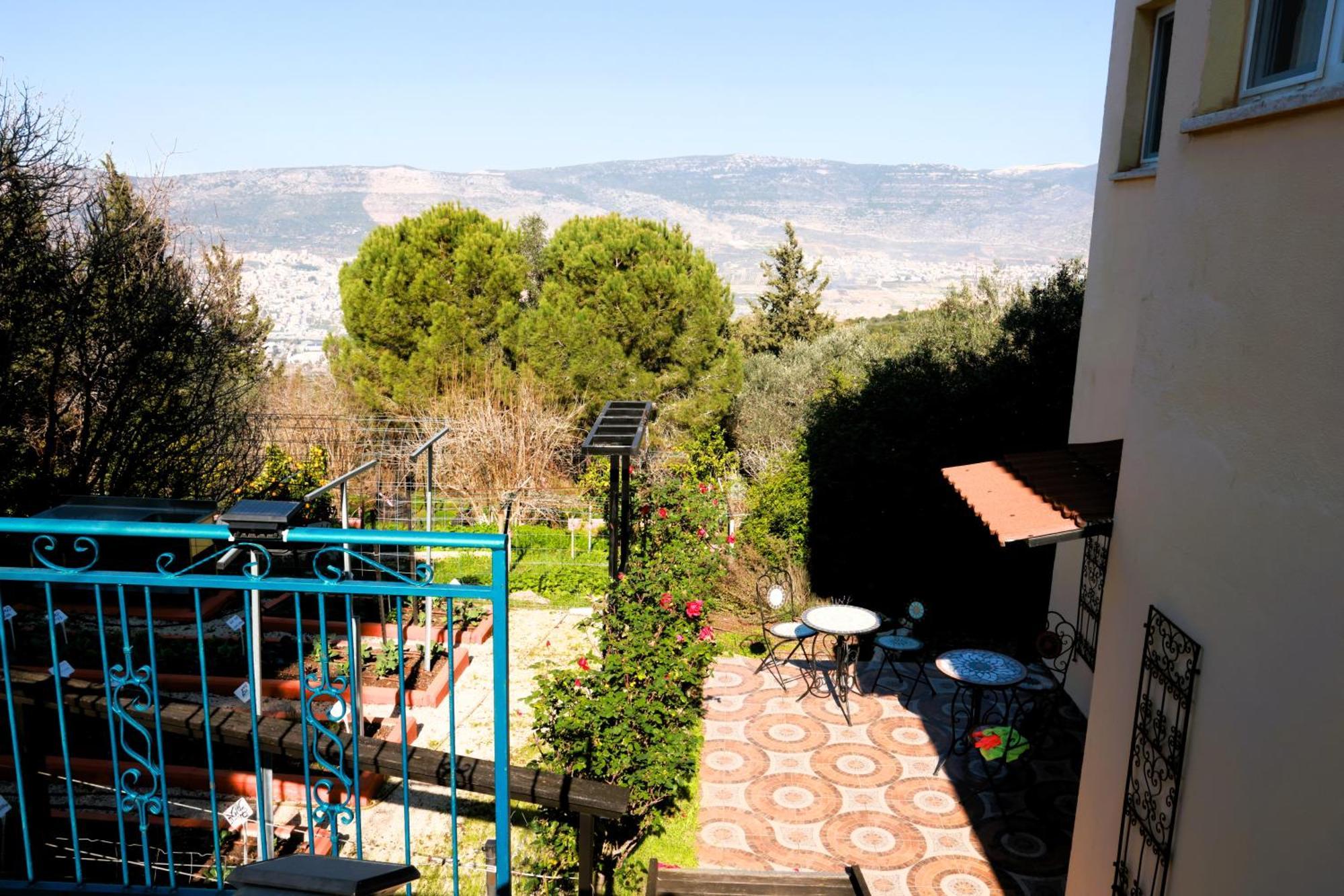 הבית ליד הבוסתן Mikhmannim Exterior photo